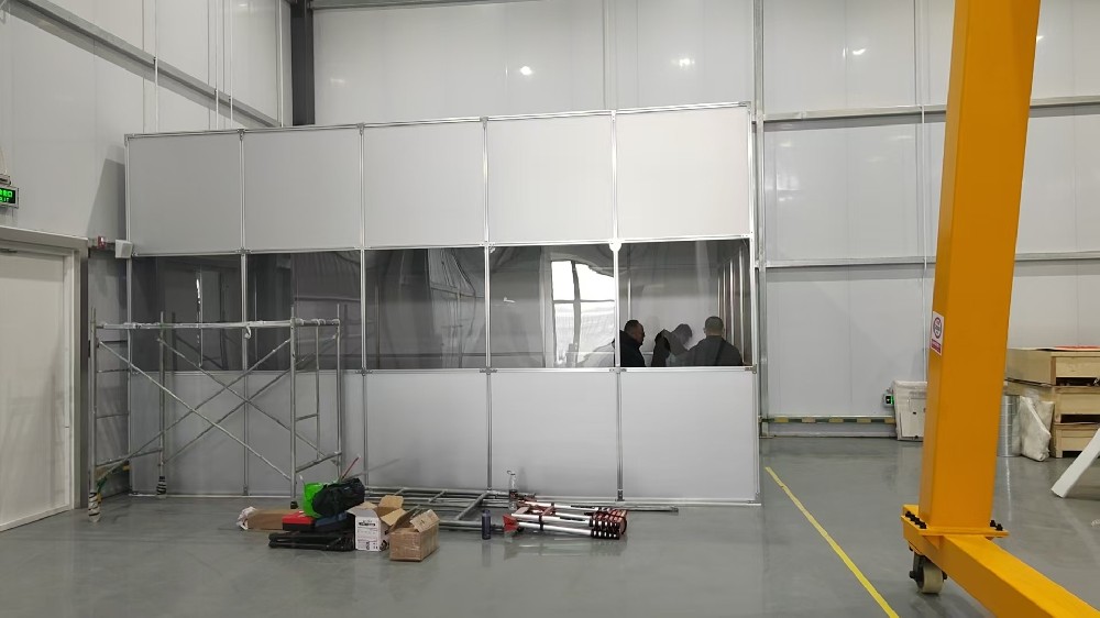 如何確保鋁塑板百級潔凈棚的氣流均勻性，避免局部污染？